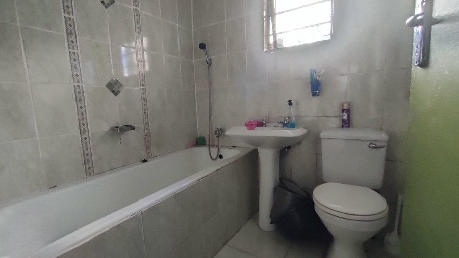 3 Bedroom Property for Sale in Zwide Eastern Cape